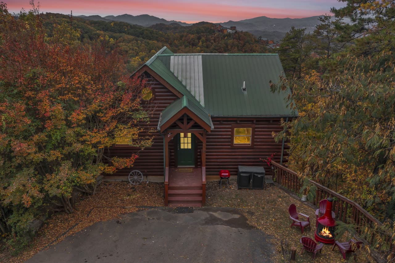 A Smoky Mountain cabin and mountain view